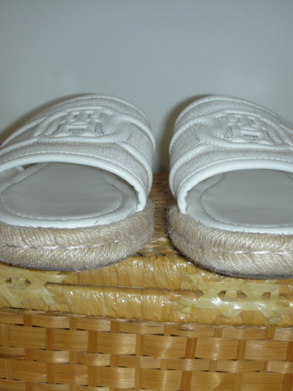 Tommy Hilfiger White Raffia Logo Slide Sandals Size 8 Coastal Summer - Picture 6 of 10